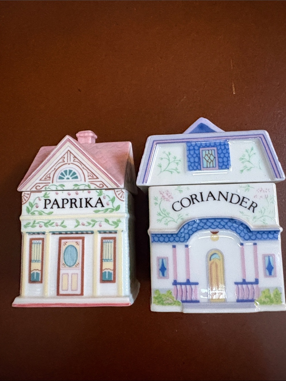 Lenox  Dainty Paprika and Coriander Spice House Pair